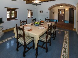 Luxury Villas in Poppi With Heated Pool