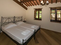 Luxury Villas in Poppi With Heated Pool