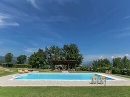 Luxury Villas in Poppi With Heated Pool