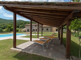Luxury Villas in Poppi With Heated Pool