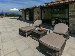 Luxury Villas in Poppi With Heated Pool