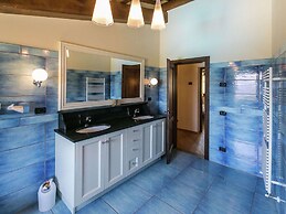 Luxury Villas in Poppi With Heated Pool