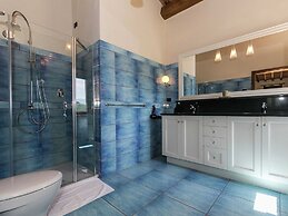 Luxury Villas in Poppi With Heated Pool
