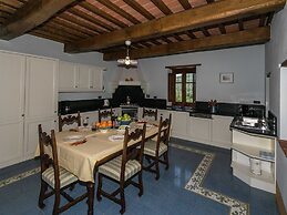 Luxury Villas in Poppi With Heated Pool