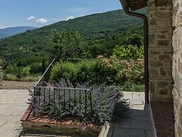 Luxury Villas in Poppi With Heated Pool