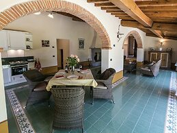 Luxury Villas in Poppi With Heated Pool