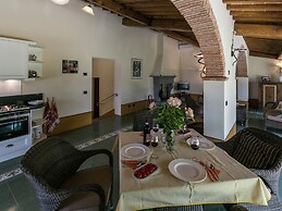 Luxury Villas in Poppi With Heated Pool