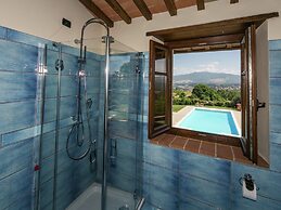 Luxury Villas in Poppi With Heated Pool