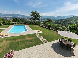 Luxury Villas in Poppi With Heated Pool
