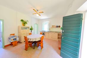 Massarosa Garden Cottage