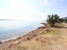 Simplistic Apartment in Starigrad near Sea