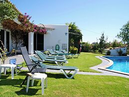Villa in Albufeira With Pool & Ocean Views