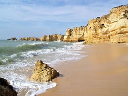 Villa in Albufeira With Pool & Ocean Views