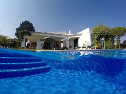 Villa in Albufeira With Pool & Ocean Views