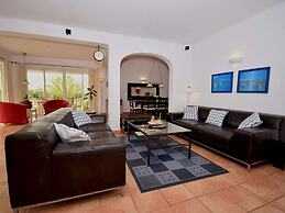 Villa in Albufeira With Pool & Ocean Views
