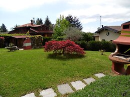 Fabulous Villa in Barasso near Lake