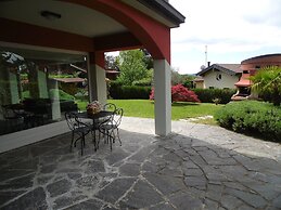 Fabulous Villa in Barasso near Lake
