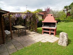 Fabulous Villa in Barasso near Lake