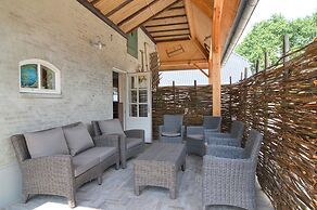 Family Home w/ Trampoline
