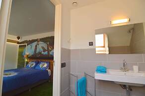 Family Home w/ Trampoline