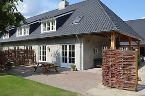 Family Home w/ Trampoline