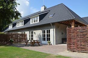 Family Home w/ Trampoline