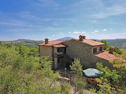 Belvilla by OYO Farmhouse With Swimming Pool