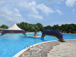 Bungalow by Beach With Water Park Fun