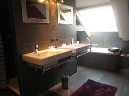 Rural Holiday Home With Outdoor Pool & Sauna