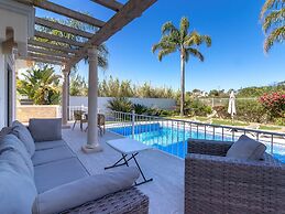 Luxury Villa in Albufeira With Heated Private Pool
