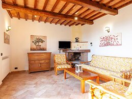 Villa in Lisciano Niccone With Pool & Nature