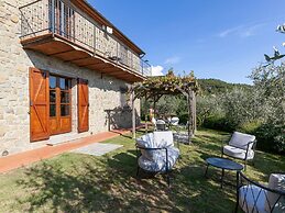 Villa in Lisciano Niccone With Pool & Nature