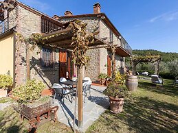 Villa in Lisciano Niccone With Pool & Nature