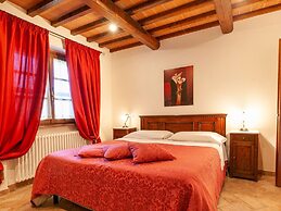 Villa in Lisciano Niccone With Pool & Nature