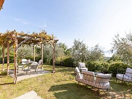 Villa in Lisciano Niccone With Pool & Nature