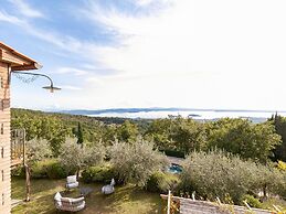 Villa in Lisciano Niccone With Pool & Nature