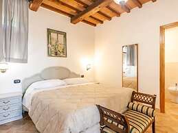 Villa in Lisciano Niccone With Pool & Nature