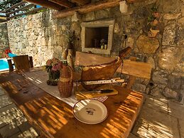 Pleasant Chalet in Bruvno With Private Pool