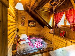Pleasant Chalet in Bruvno With Private Pool