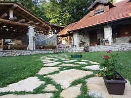 Pleasant Chalet in Bruvno With Private Pool