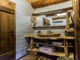 Pleasant Chalet in Bruvno With Private Pool