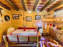 Pleasant Chalet in Bruvno With Private Pool