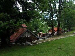 Pleasant Chalet in Bruvno With Private Pool
