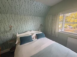 West Lodge Hotel