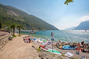 Torbole Relax, Pool & Balcony Apartment