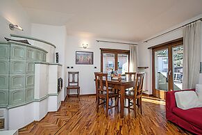Paulie Apartment