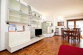 Paulie Apartment