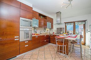Paulie Apartment