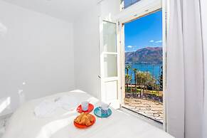 Red View Apartment