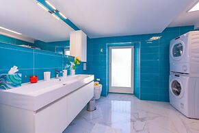 Red View Apartment